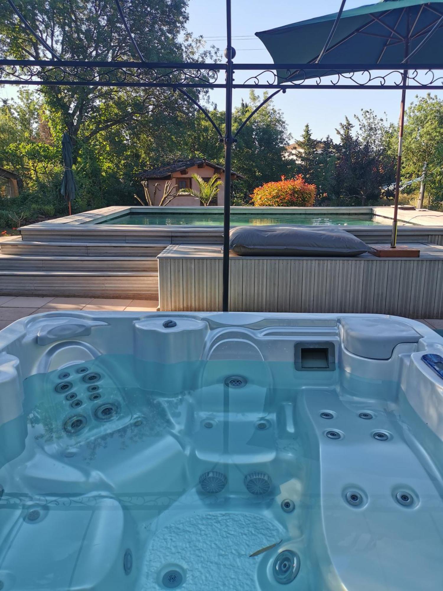 Studio De Charme En Provence, Piscine Et Jacuzzi Partages Le Luc Exterior photo